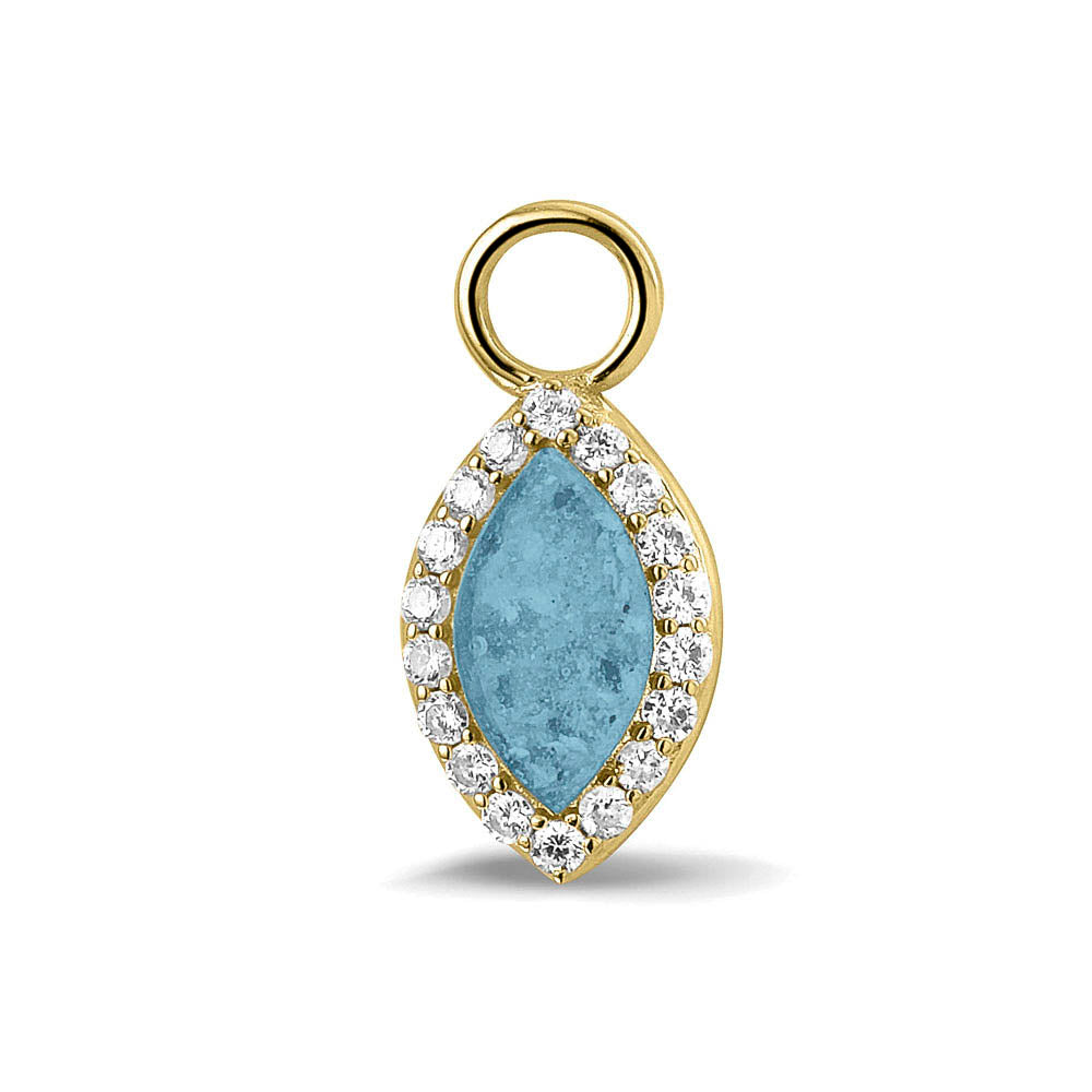 Oorhangers 21 mm lang,rondom afgewerkt met zirkonia's  aan de voorzijde zichtbaar gevuld met as of haar. Baby