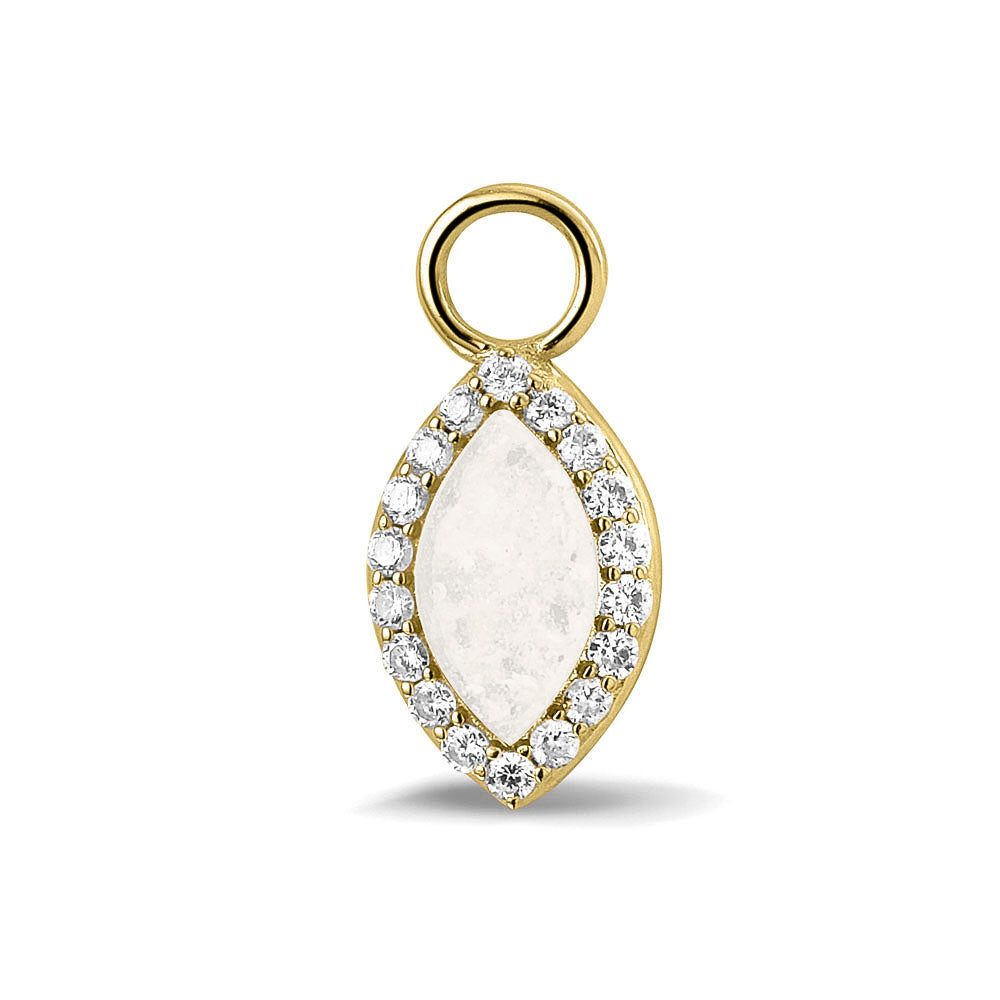 Oorhangers 21 mm lang,rondom afgewerkt met zirkonia's  aan de voorzijde zichtbaar gevuld met as of haar. White