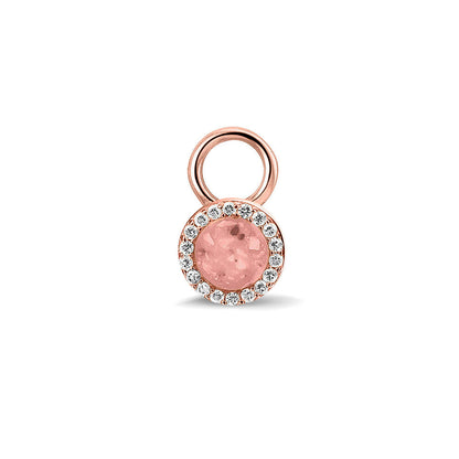 Oorhangers 8 mm diameter, rondom afgewerkt met zirkonia's, aan de voorzijde zichtbaar gevuld met as of haar. Blush