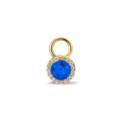 Oorhangers 8 mm diameter, rondom afgewerkt met zirkonia's, aan de voorzijde zichtbaar gevuld met as of haar. Blue