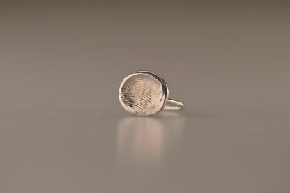 Ring met vingerafdruk