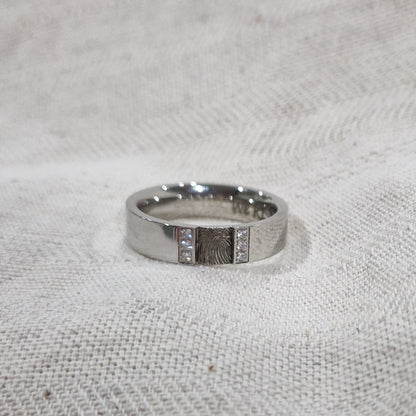 Ring met vingerafdruk