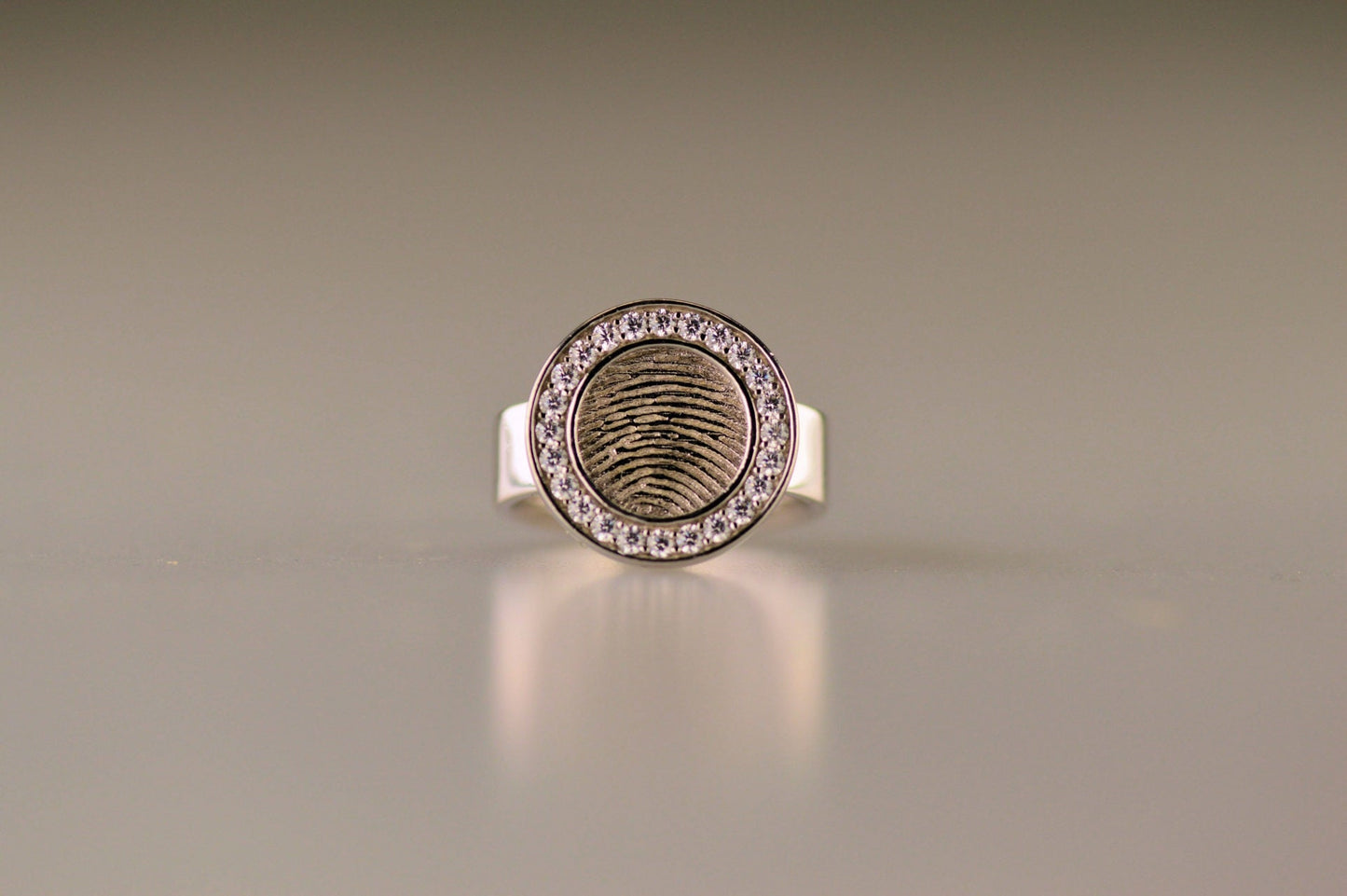 Ring met vingerafdruk