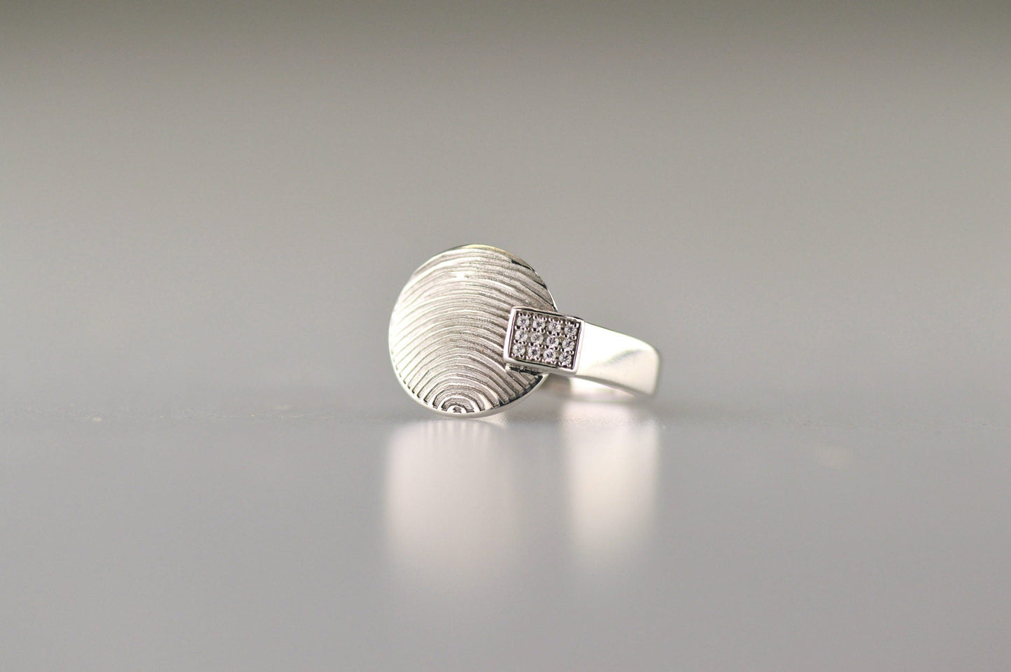 Ring met vingerafdruk