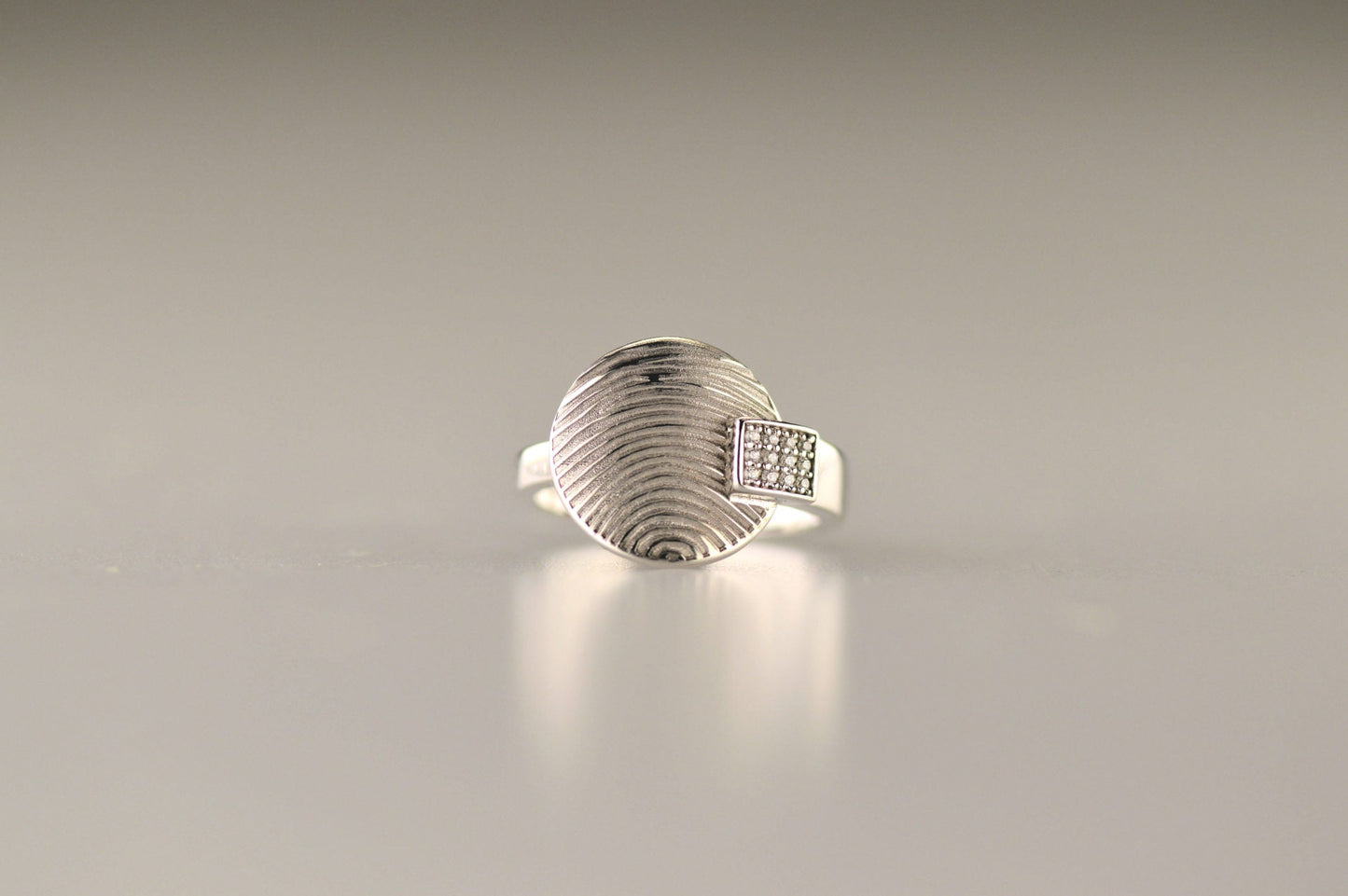 Ring met vingerafdruk