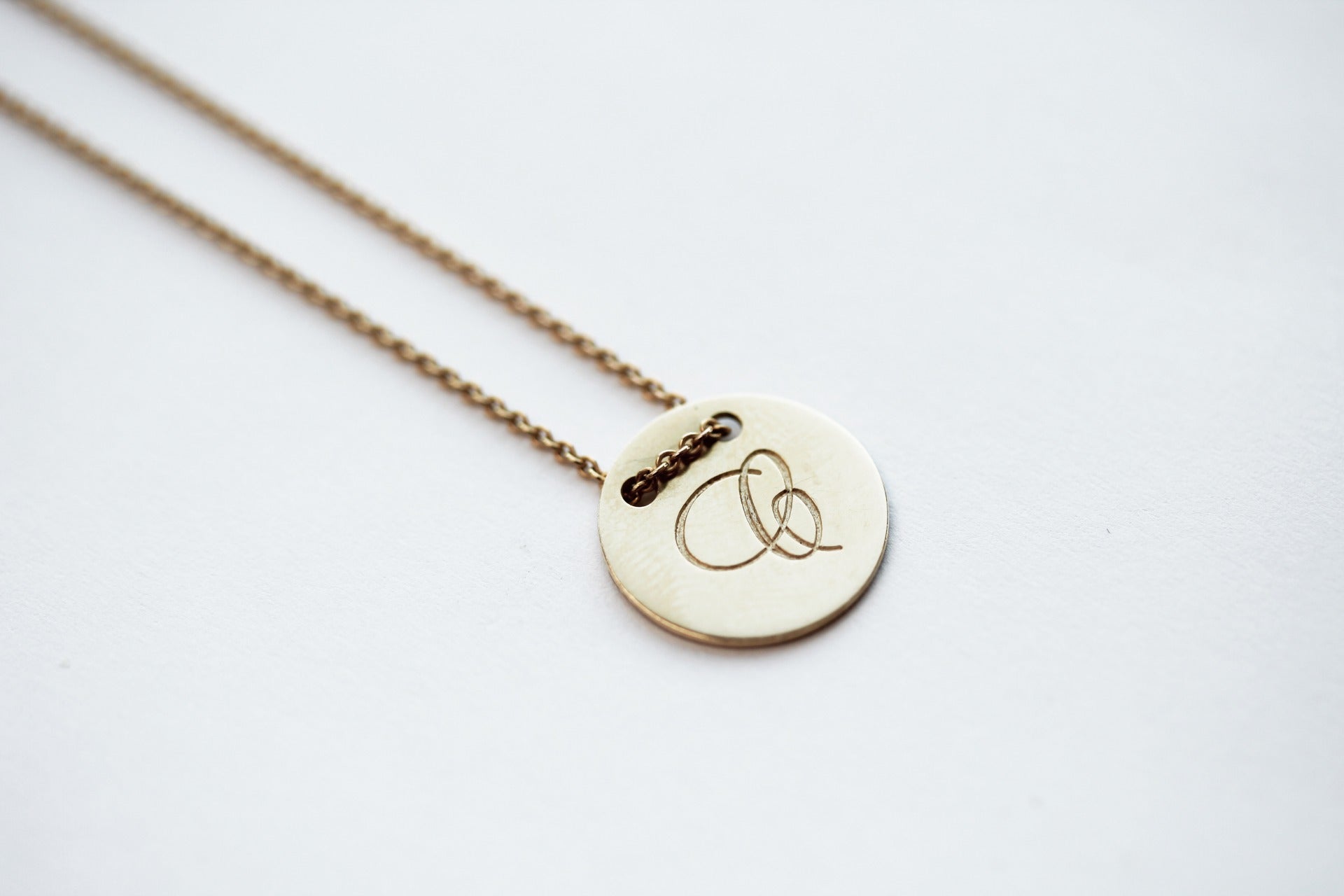 Hanger voorzien van een vingerafdruk uit collectie gedenksieraden,alle