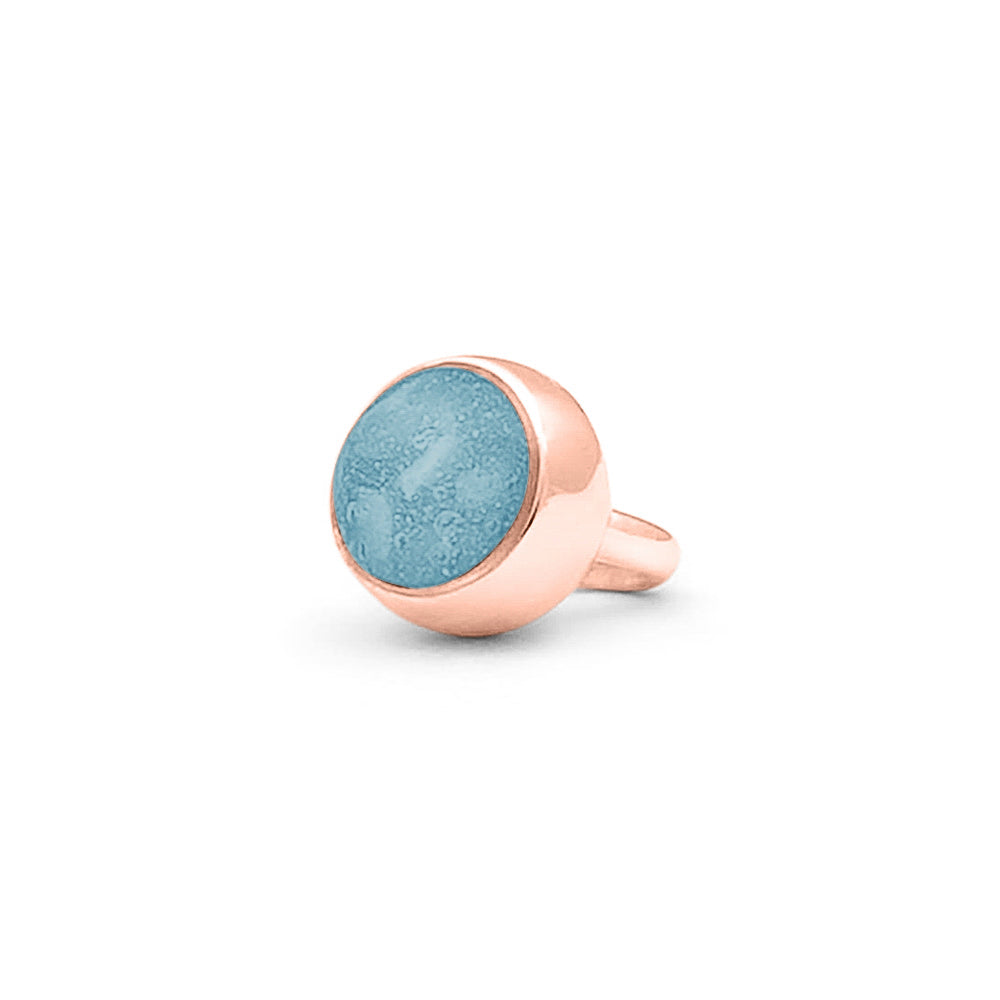 Subtiele charm als gedenksieraad gevuld met as, haar of moedermelk. Baby