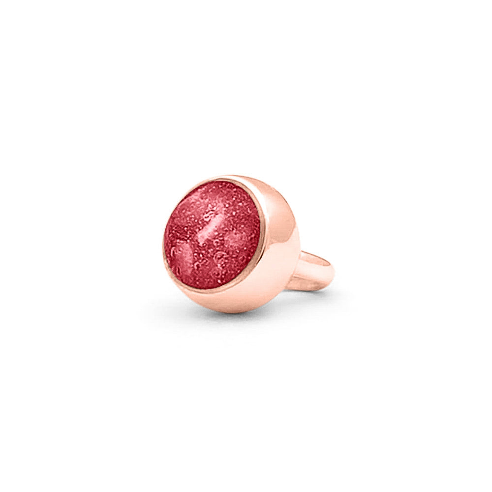 Subtiele charm als gedenksieraad gevuld met as, haar of moedermelk. Red