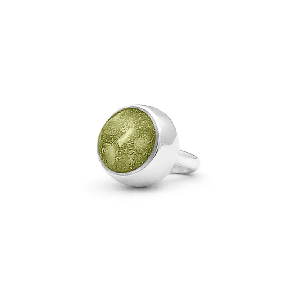Subtiele charm als gedenksieraad gevuld met as, haar of moedermelk. Olive