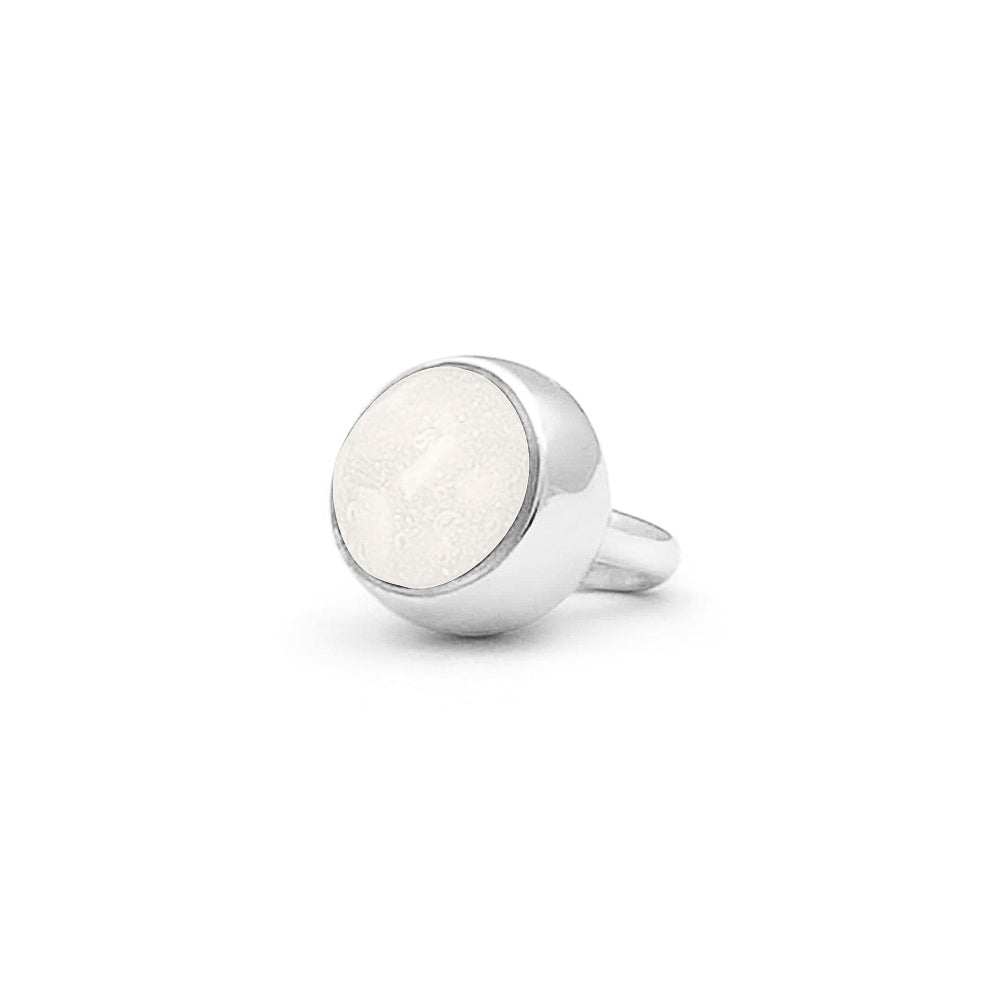 Subtiele charm als gedenksieraad gevuld met as, haar of moedermelk. White