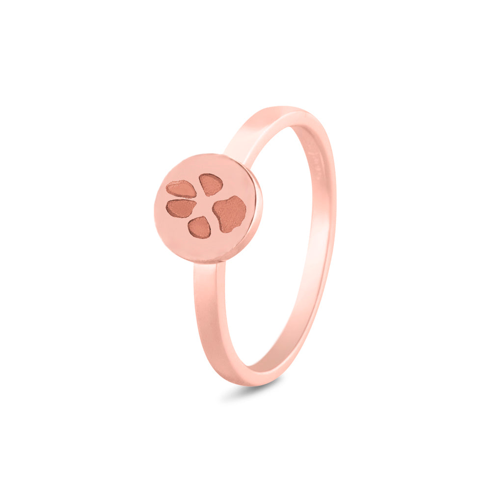 Ring roségoud 2 mm breed voorzien van een gravure. Roségoud