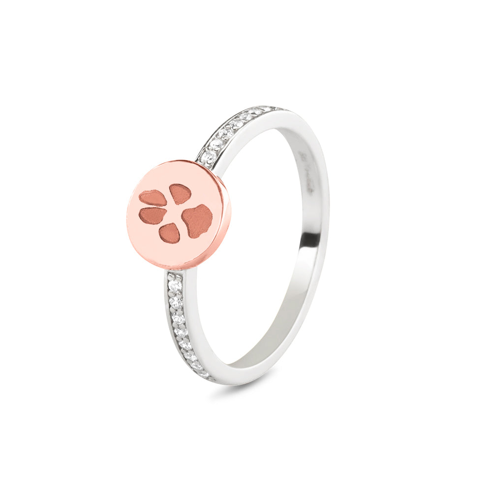 ring roségoud voorzien van een 14 KT gravure, de ringband is in de bovenste helft afgewerkt met zirkonia's. roségoud
