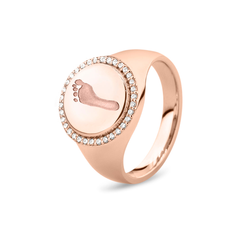  Zegelring roségoud voorzien van een gravure, rondom afgewerkt met zirkonia's. roségoud