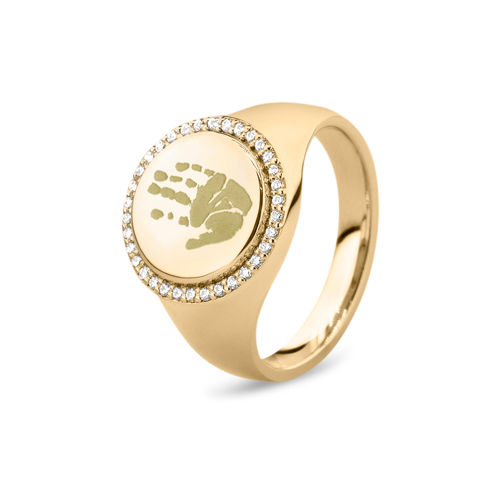  Zegelring geelgoud voorzien van een gravure, rondom afgewerkt met zirkonia's. geelgoud