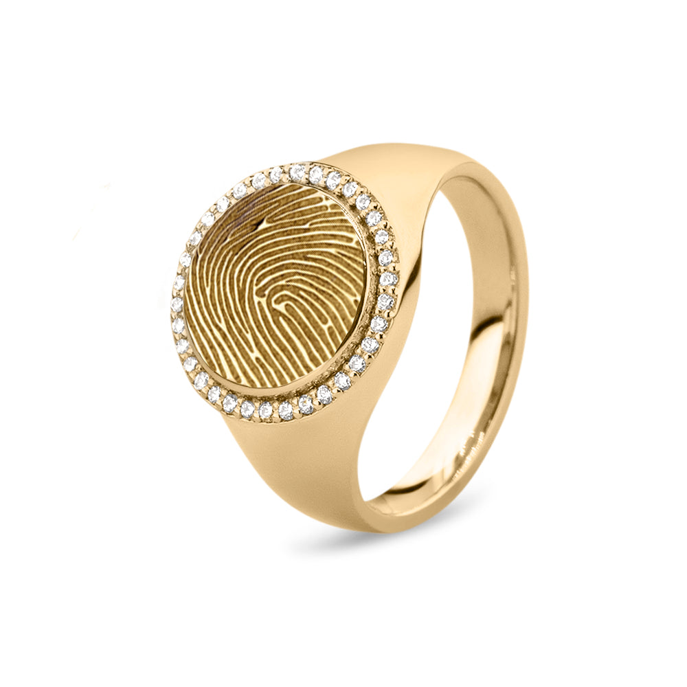  Zegelring geelgoud voorzien van een gravure, rondom afgewerkt met zirkonia's. geelgoud