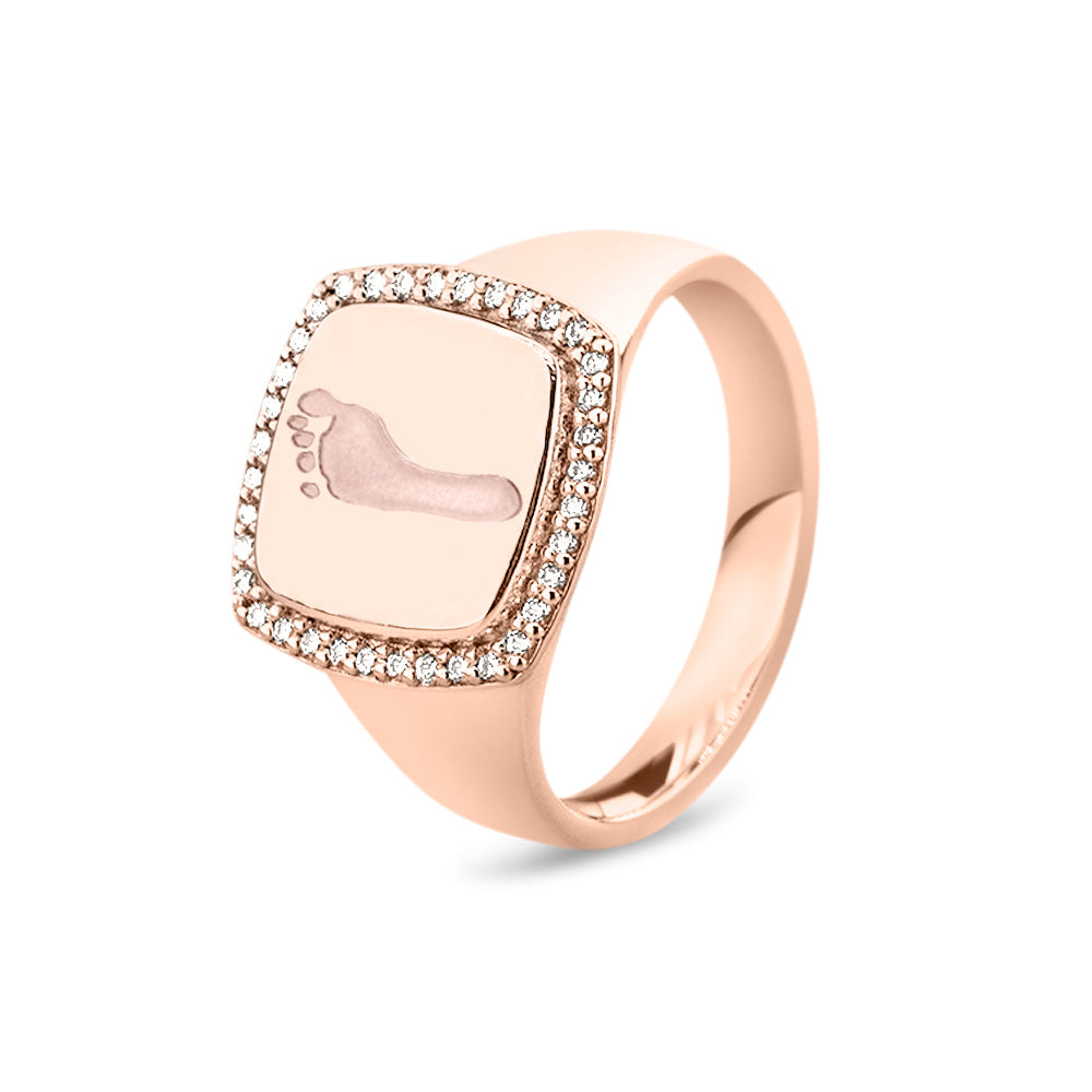 Zegelring roségoud voorzien van een gravure, rondom afgewerkt met zirkonia's. roségoud