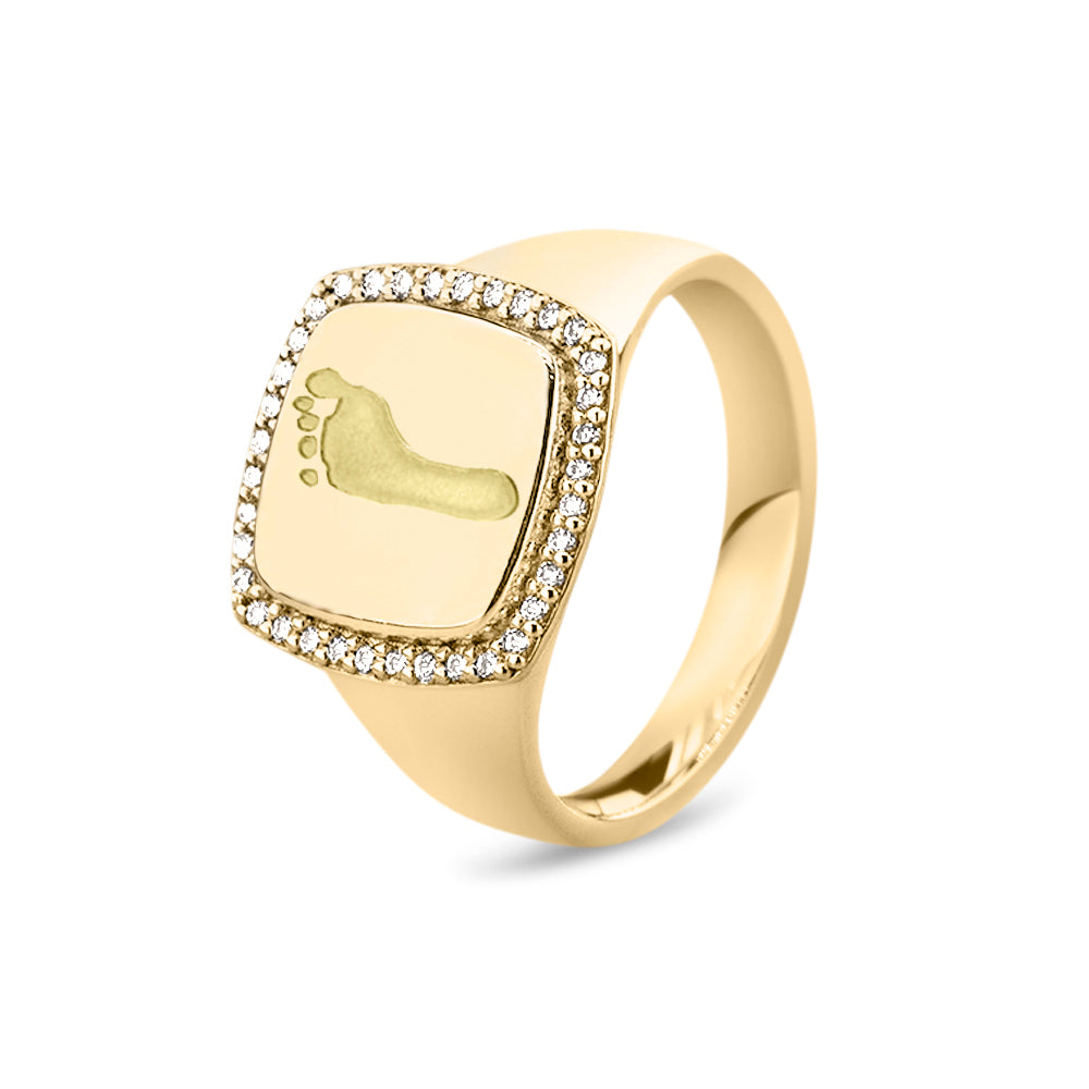 Zegelring geelgoud voorzien van een gravure, rondom afgewerkt met zirkonia's. geelgoud