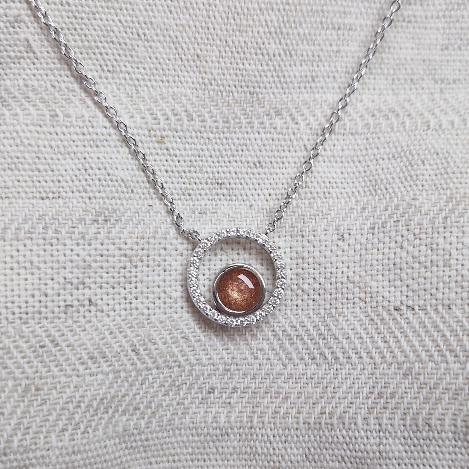 Ashanger, gedenksieraad, waar as en haar in verwerkt wordt.alle