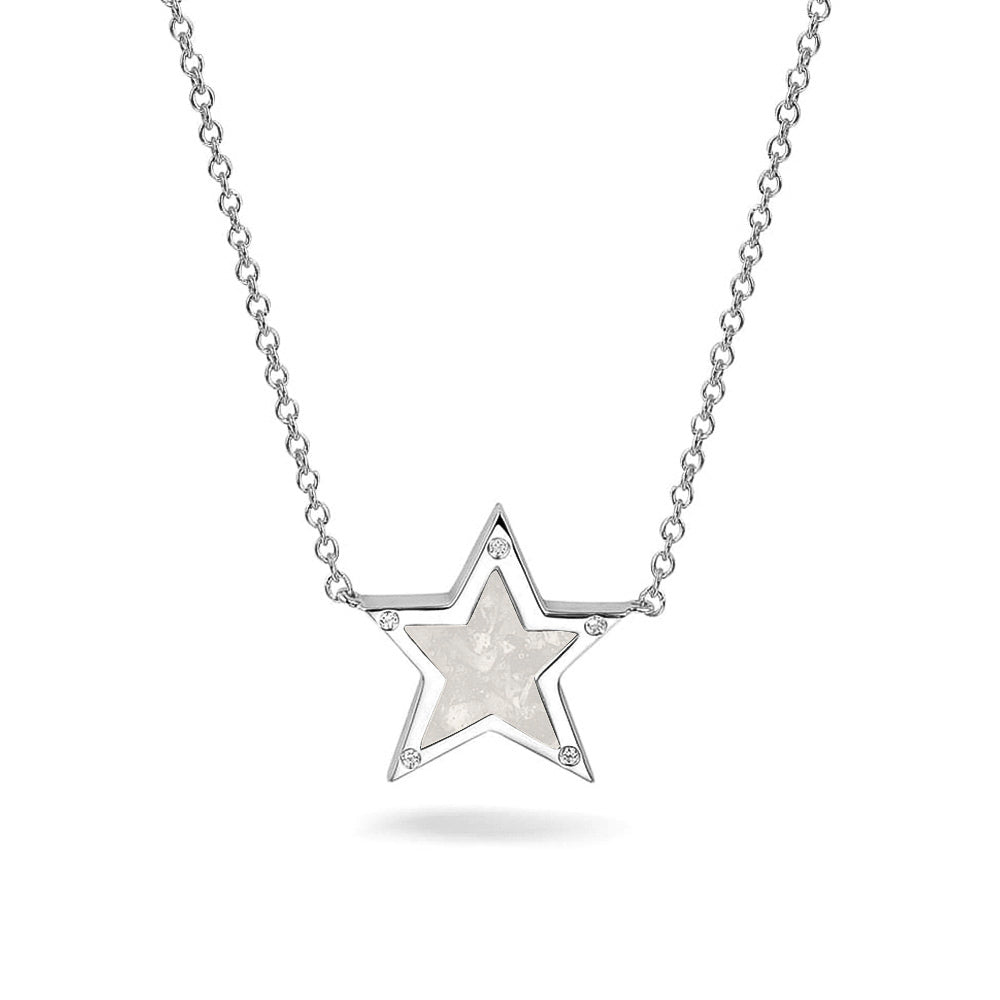 Ashanger ster, gedenksieraad, waar as en haar in verwerkt wordt. White