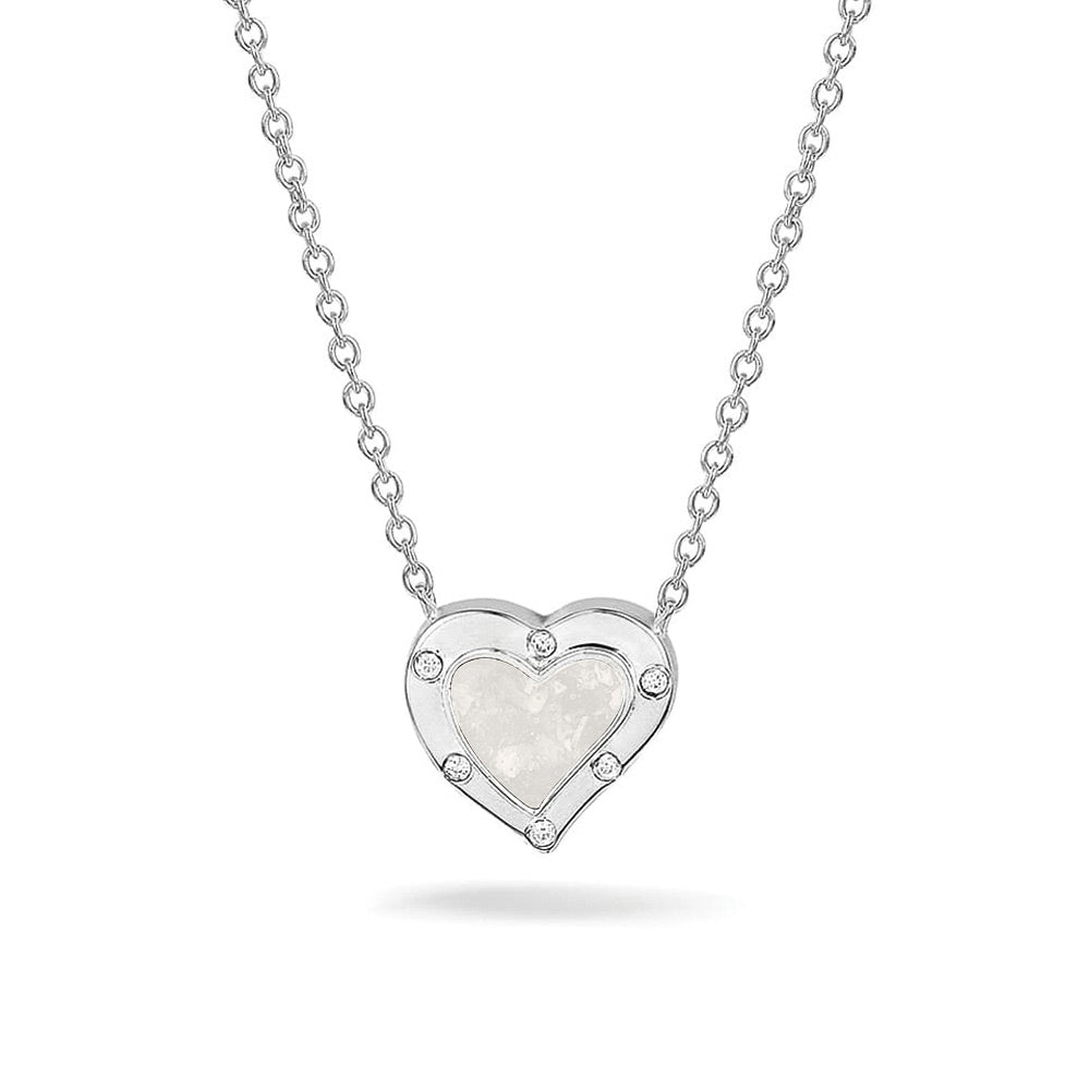 Ashanger hart, gedenksieraad, waar as en haar in verwerkt wordt. white