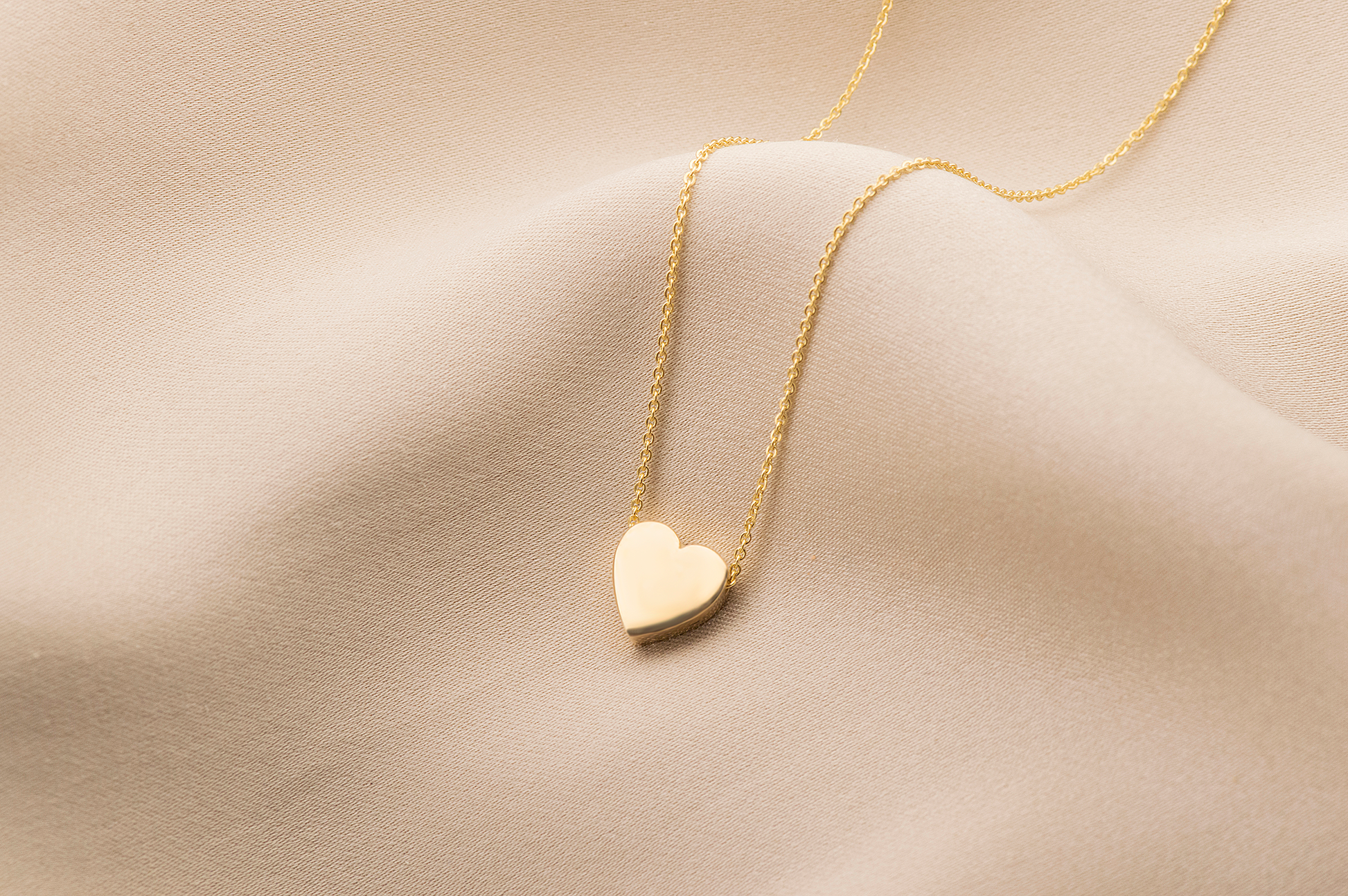 Ashanger hart, gedenksieraad, waar as en haar in verwerkt wordt. Alle