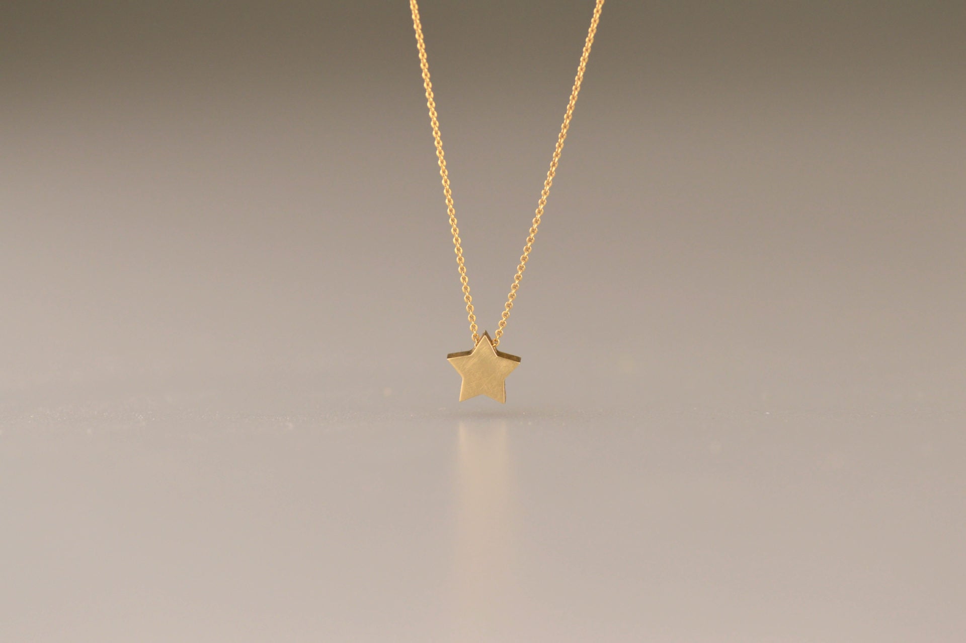 Ashanger ster, gedenksieraad, waar as en haar in verwerkt wordt.alle