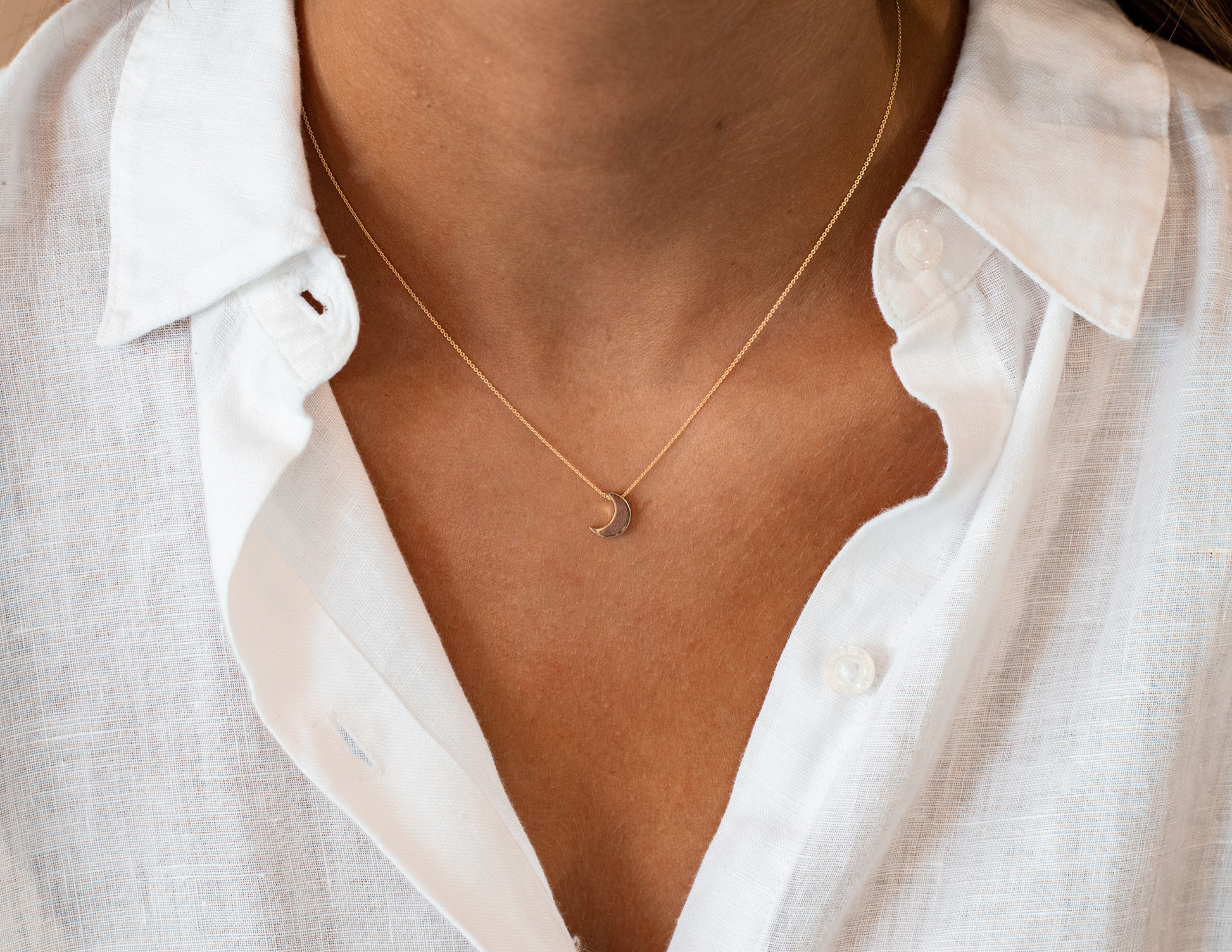 Ashanger maan, gedenksieraad, waar as en haar in verwerkt wordt.alle