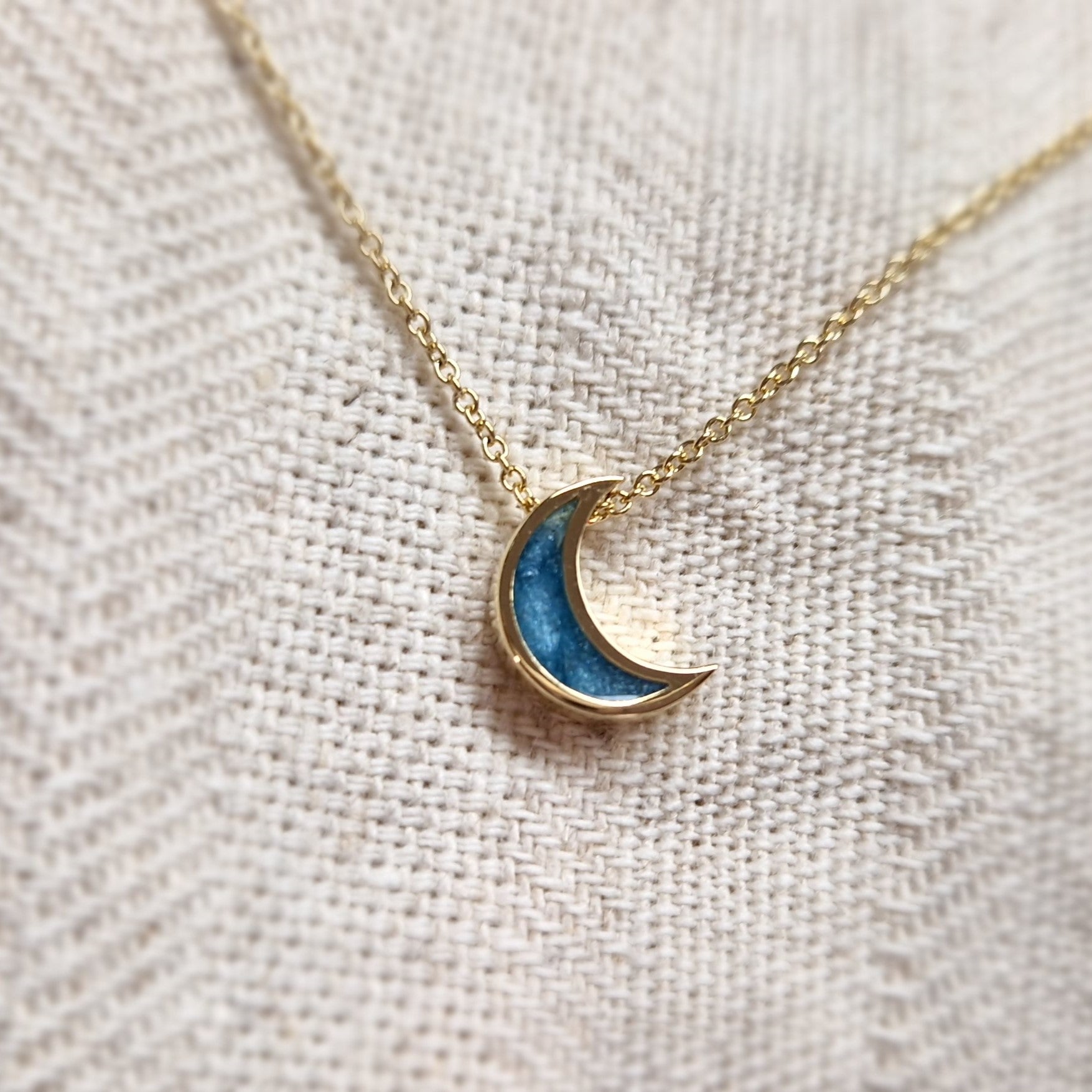 Ashanger maan, gedenksieraad, waar as en haar in verwerkt wordt.alle