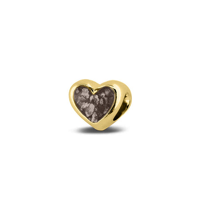 Hartvormige asbedel, aan beide zijdes zichtbaar gevuld met as of haar. Het vullen en sealen met onze speciale hars met een keuze in 20 kleuren, wordt in onze ambachtelijke edelsmederij gedaan. Silver