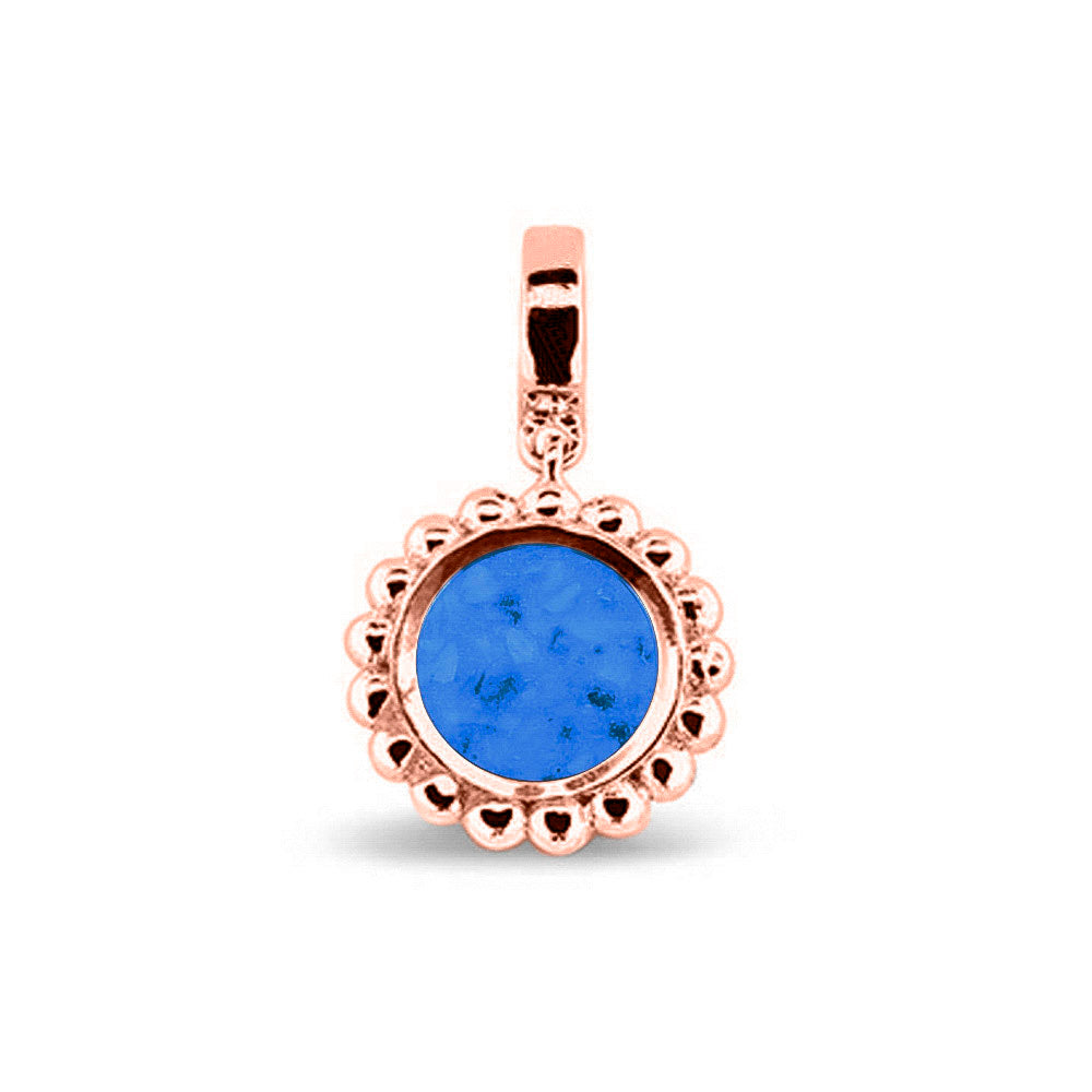 Asbedel die aan de voorzijde zichtbaar gevuld wordt met as of haar. Het vullen en sealen met een keuze in 20 kleuren, wordt in onze ambachtelijke edelsmederij gedaan. Blue