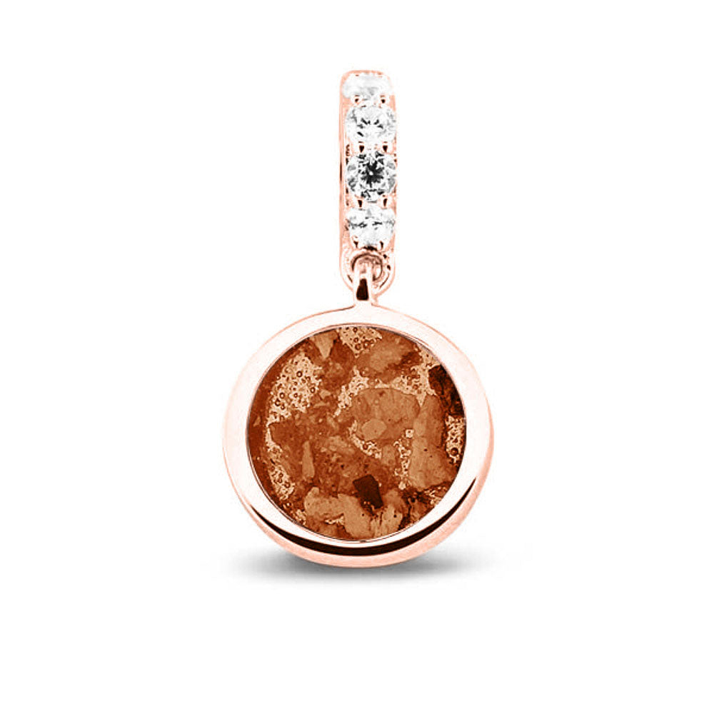 Asbedel rond subtiel design , het hangoog aan de buitenrand afgewerkt met zirkonia's, die aan de voorzijde zichtbaar gevuld wordt met as of haar met een keuze in 20 kleuren. Orange