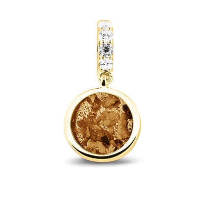 Asbedel rond subtiel design , het hangoog aan de buitenrand afgewerkt met zirkonia's, die aan de voorzijde zichtbaar gevuld wordt met as of haar met een keuze in 20 kleuren. Gold