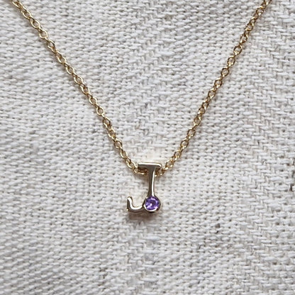 Geelgouden letter gedenkhanger met geboortesteentje inclusief collier