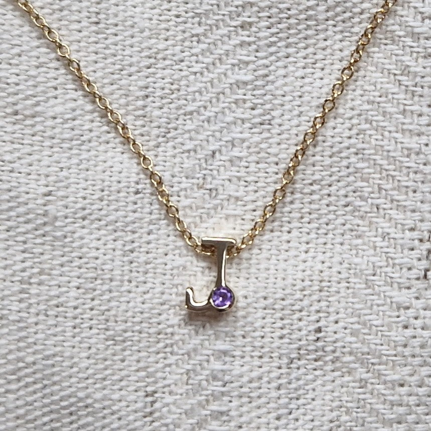 Geelgouden letter gedenkhanger met geboortesteentje inclusief collier