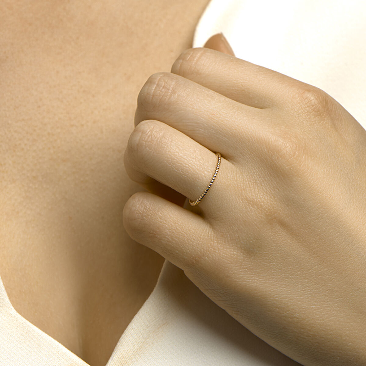 14 KT roségouden stijlvolle aanschuifring die net iets meer body geeft aan een ring die je anders bijvoorbeeld stand-alone zou dragen. alle
