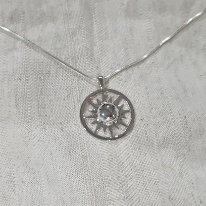 Zon hanger, de ashangers uit deze collectie gedenksieraden zijn eenvoudig zelf te vullen en te bestellen in zilver 925 sterling, geelgoud en witgoud. Alle