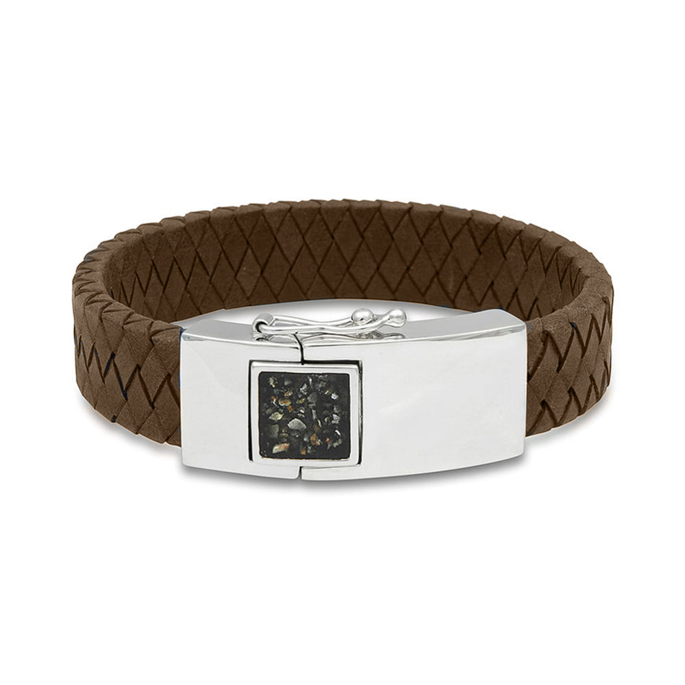 Lederen armband voorzien van as of haar in sluiting in zilver of goud