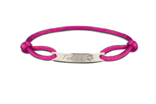 Satijnen koord armband, met graveerplaatje aan de voorzijde. Gedenksieraden