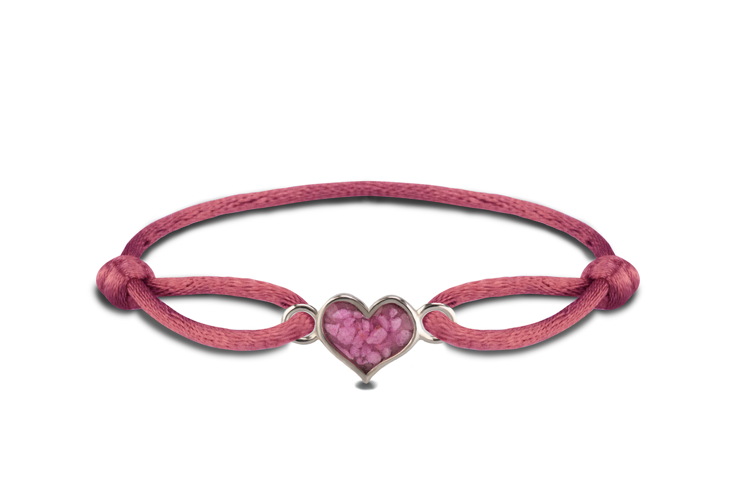Satijnen koord armband, met hartje als compartiment in het midden aan de voorzijde.