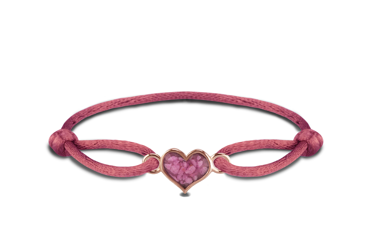 Satijnen koord armband, met hartje als compartiment in het midden aan de voorzijde.