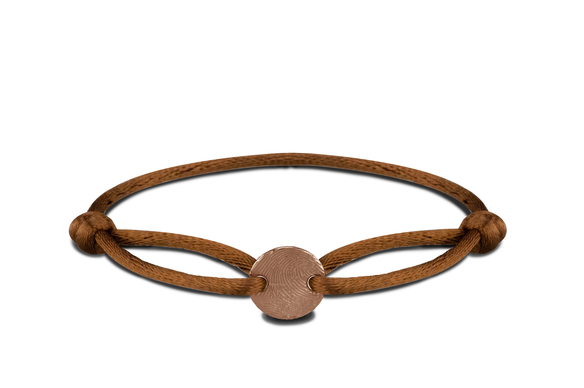 Satijnen koord armband, met rond graveerplaatje aan de voorzijde. Gedenksieraden