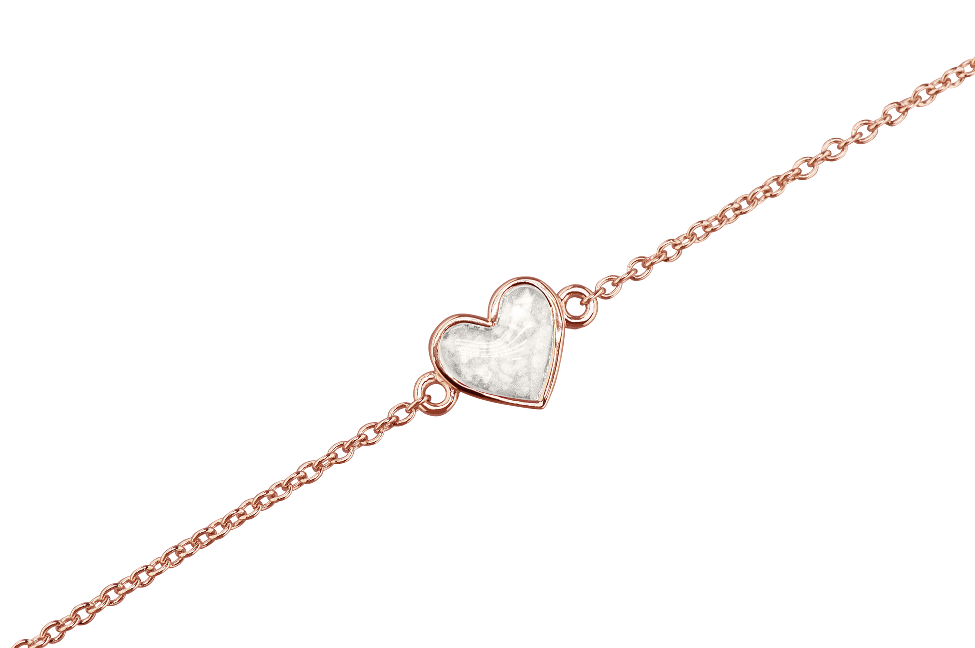 as armband met hartje als gedenksieraad. White