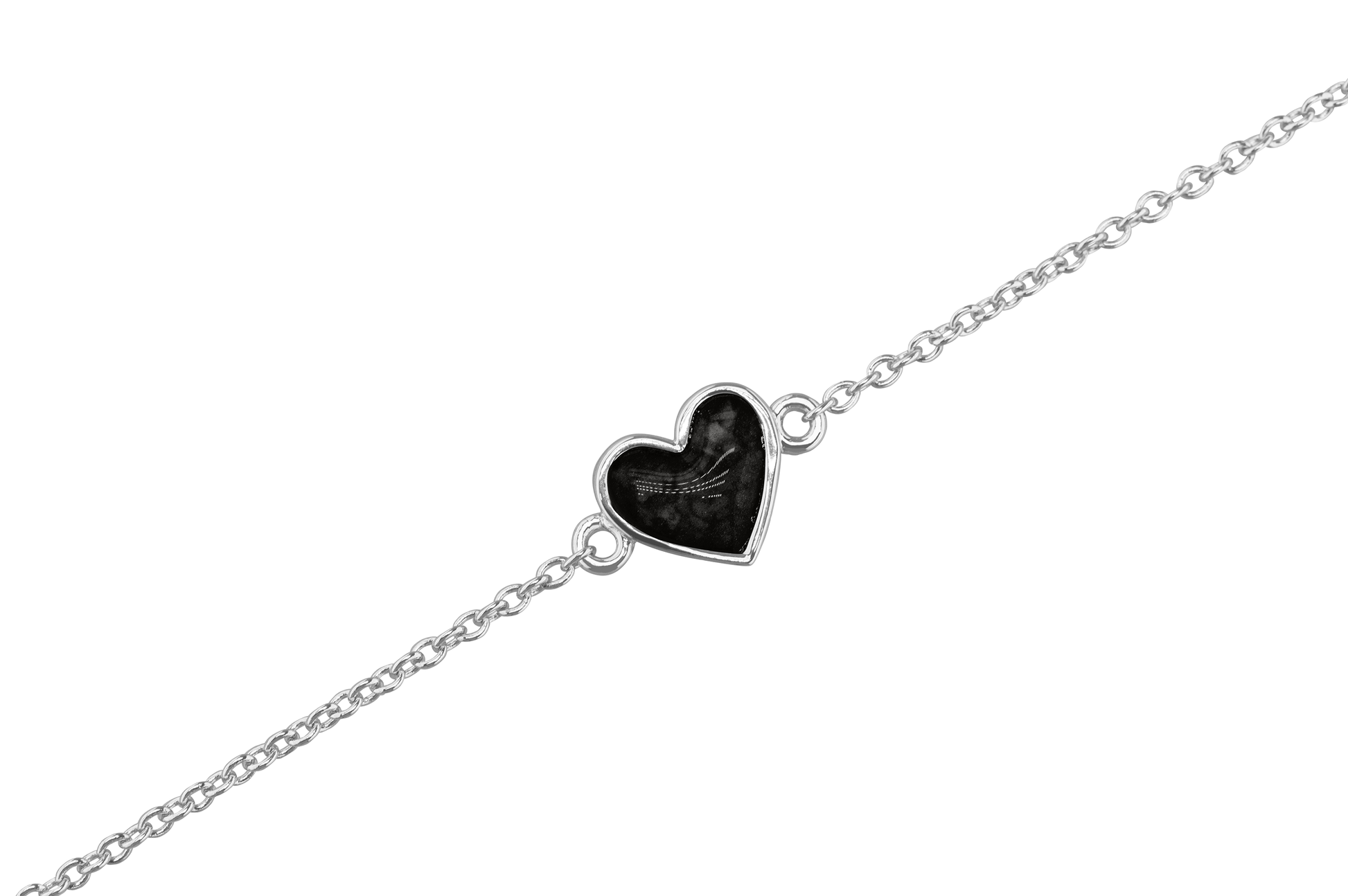 as armband met hartje als gedenksieraad. Black