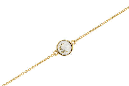 As armband met rondje als compartiment in het midden aan de voorzijde. White