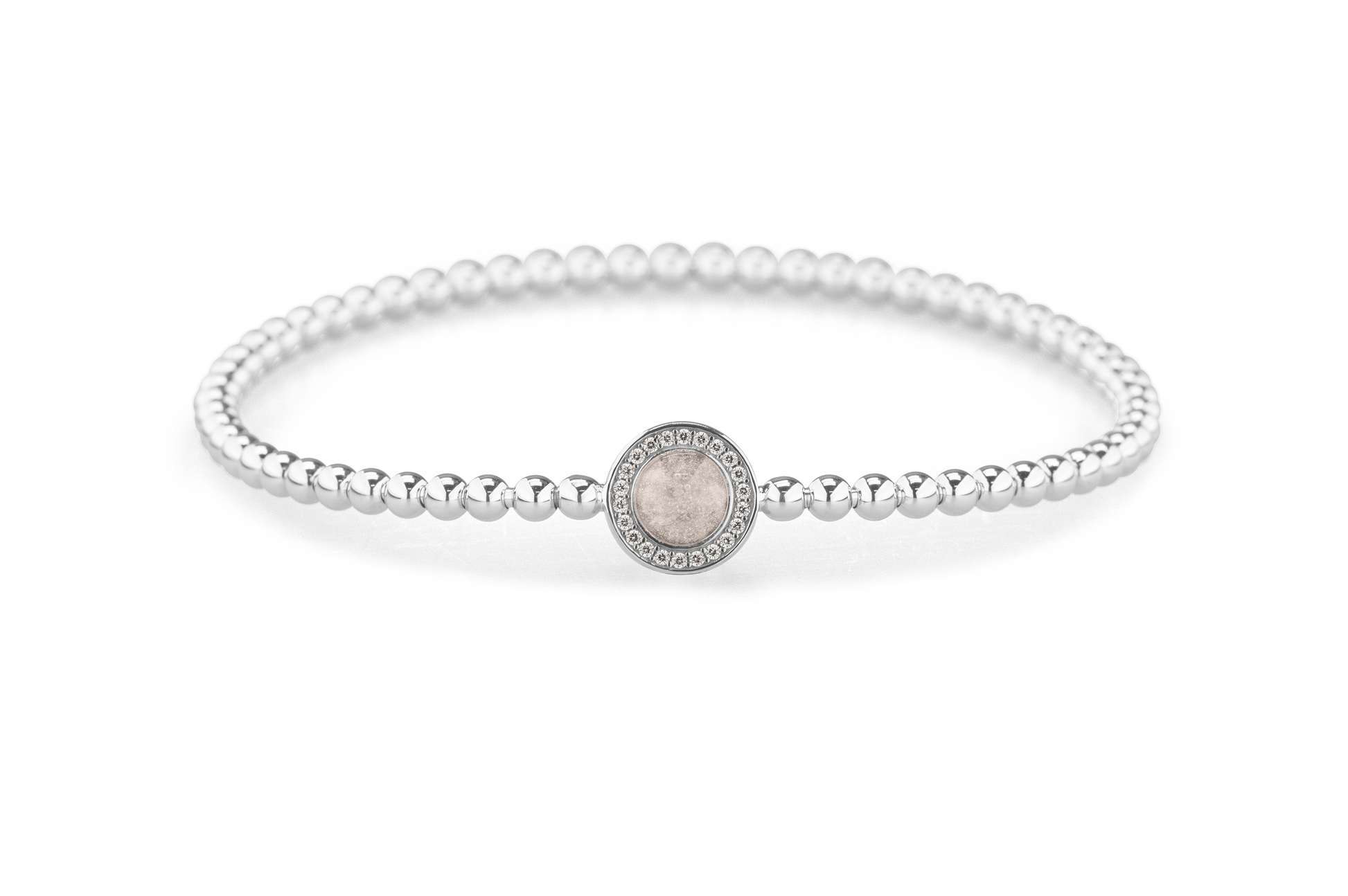 Flexibele as armband met rondje als compartiment gezet rondom met zirconia's voor as of haar. Silver