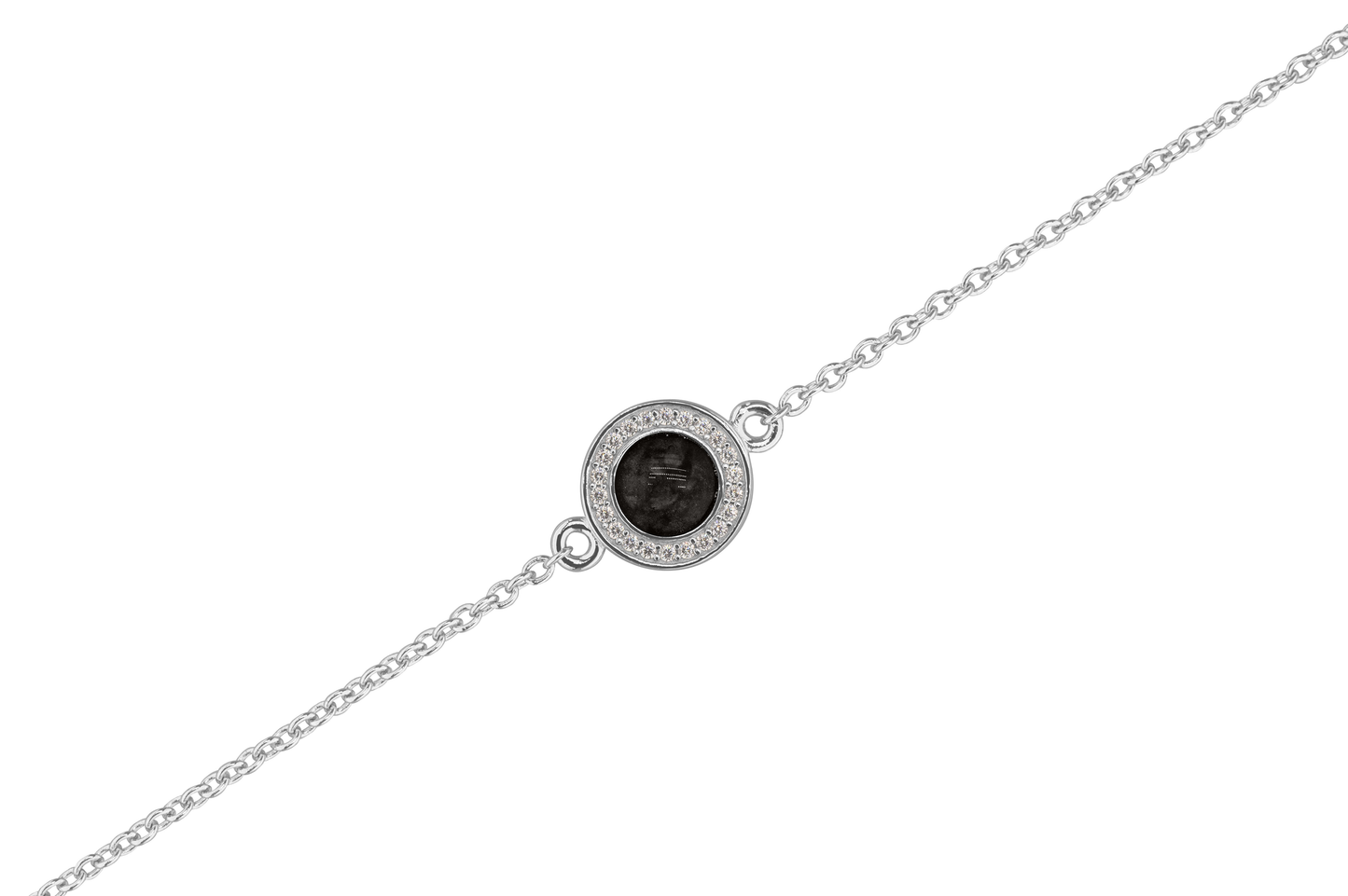 As armband met rondje als compartiment in het midden aan de voorzijde. black