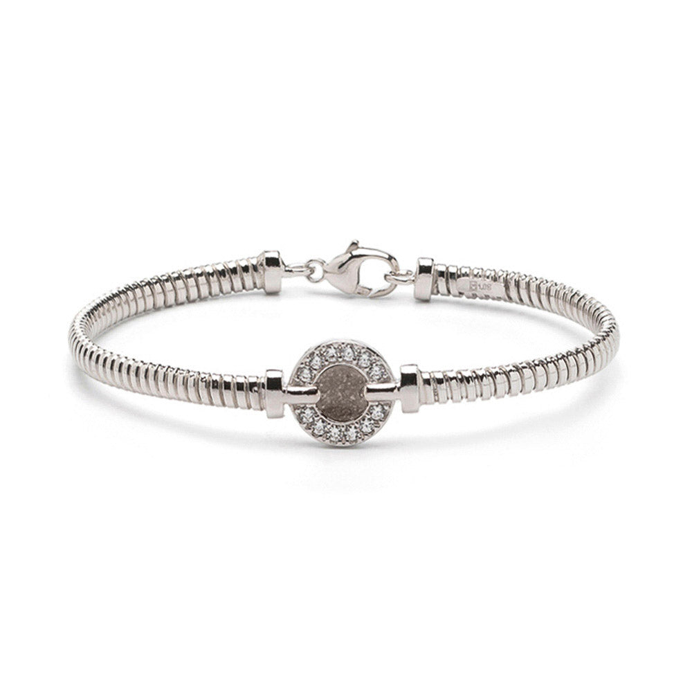Zilveren as armband met ornamentje, dat gevuld kan worden met as. Silver