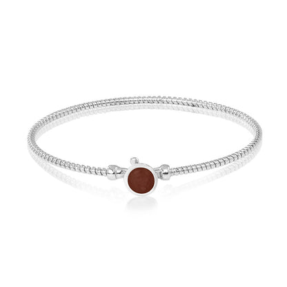 Zilveren as armband met in het midden een ornamentje, gedenksieraad. Brown