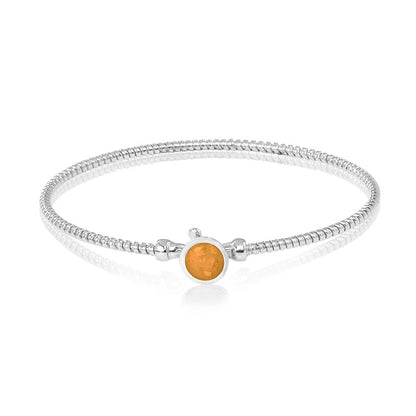 Zilveren as armband met in het midden een ornamentje, gedenksieraad. Gold