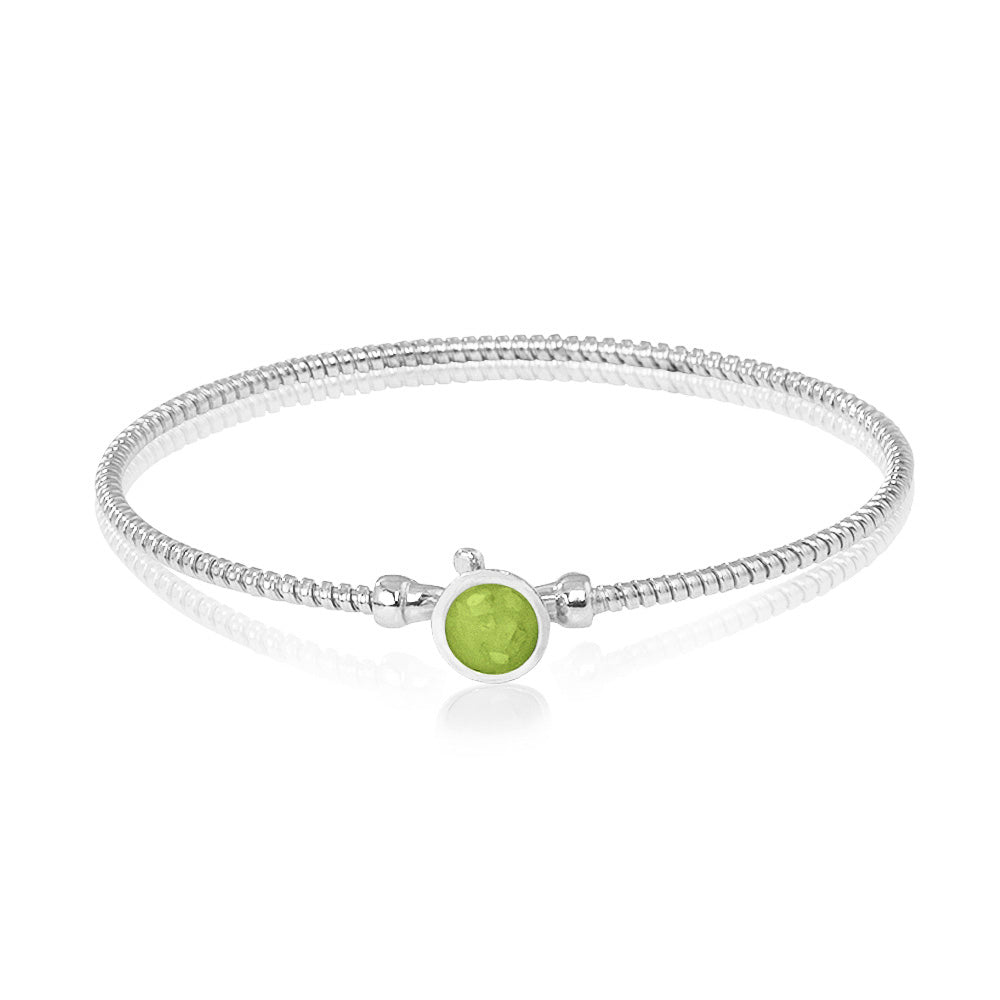 Zilveren as armband met in het midden een ornamentje, gedenksieraad. Green